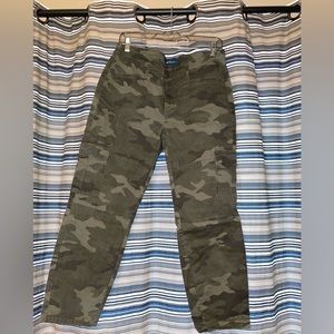 Aeropostale 8 Camouflage Capri